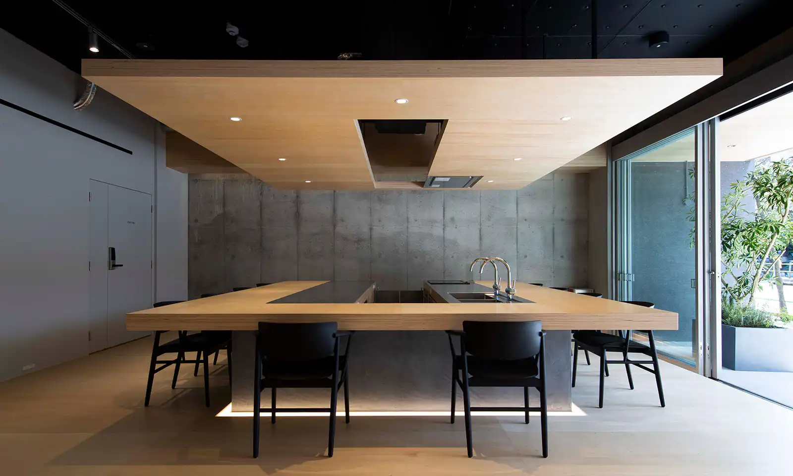 「BIRTH IN-RESIDENCE」1Fにある「BIRTH DINING by plein」飲食店と不動産の新しい時代の連携方法も開拓している。